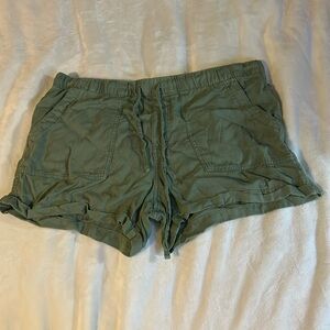 Women’s Medium Green Gap Shorts
